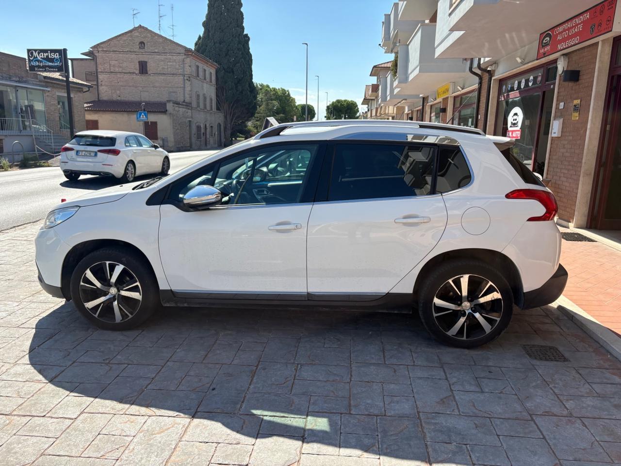 Peugeot 2008 1O SERIE BLUEHDI 100 BLACK MATT