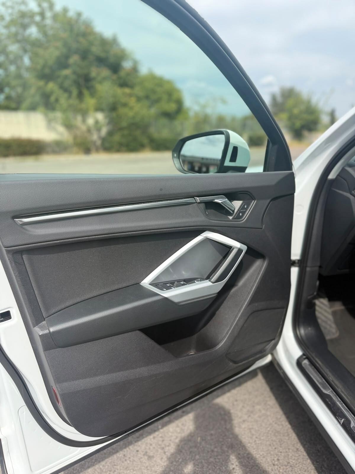 Audi Q3 40 TDI quattro S tronic matrix iva deducibile