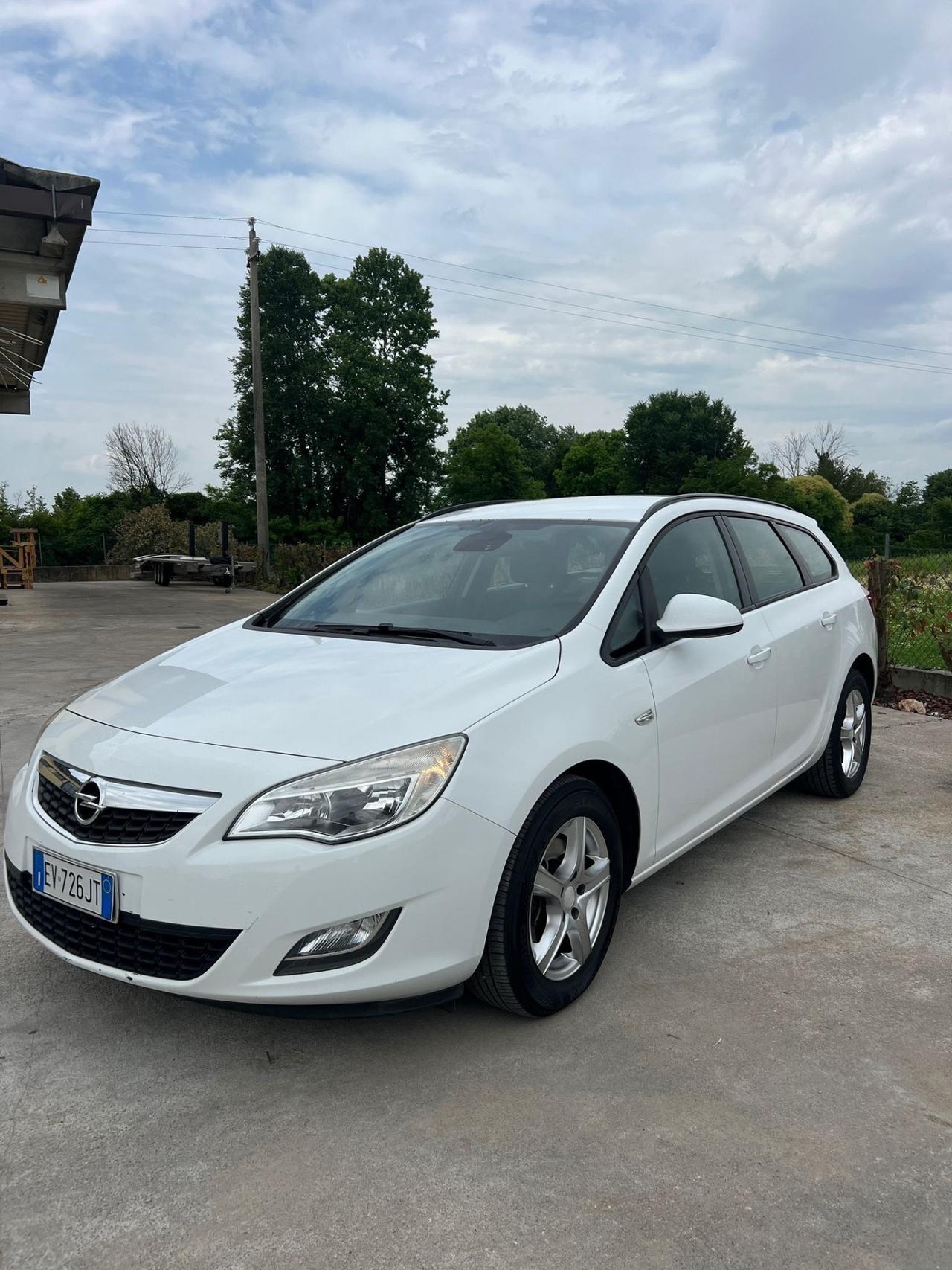 Opel Astra 1.7 CDTI 110CV Sports Tourer Cosmo