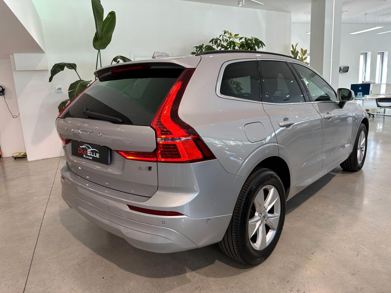 Volvo XC60 B4 (d) AWD Geartronic Momentum VAN