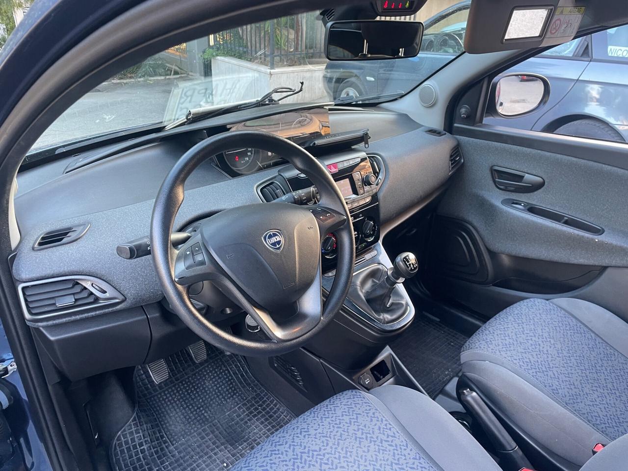 Lancia Ypsilon 1.0 FireFly 5 porte S&S Hybrid Ecochic Gold