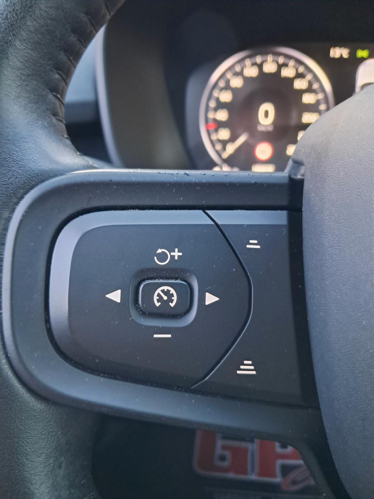 Volvo XC40-2.0-150CV*CAM*LED*NAVI