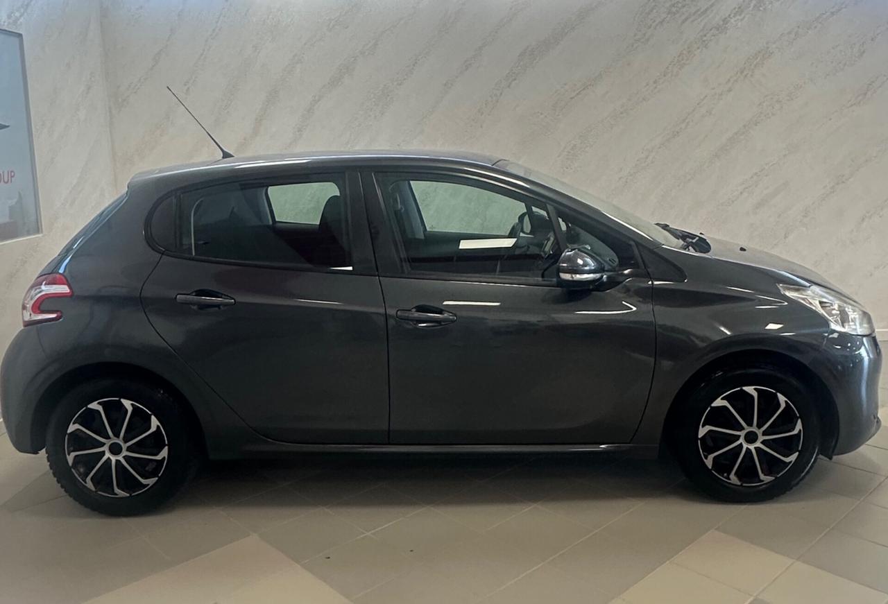 Peugeot 208 1.4 HDi 68 CV 5 porte Allure