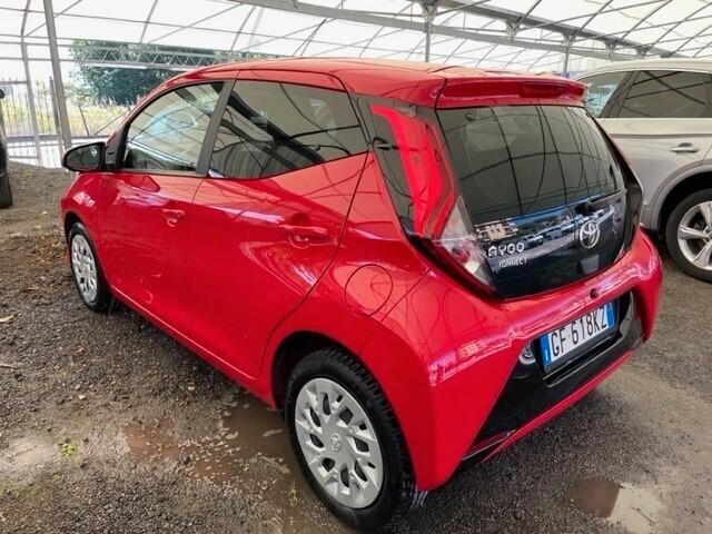 Toyota Aygo Connect 1.0 VVT-i 72 CV 5 porte x-clusiv red style