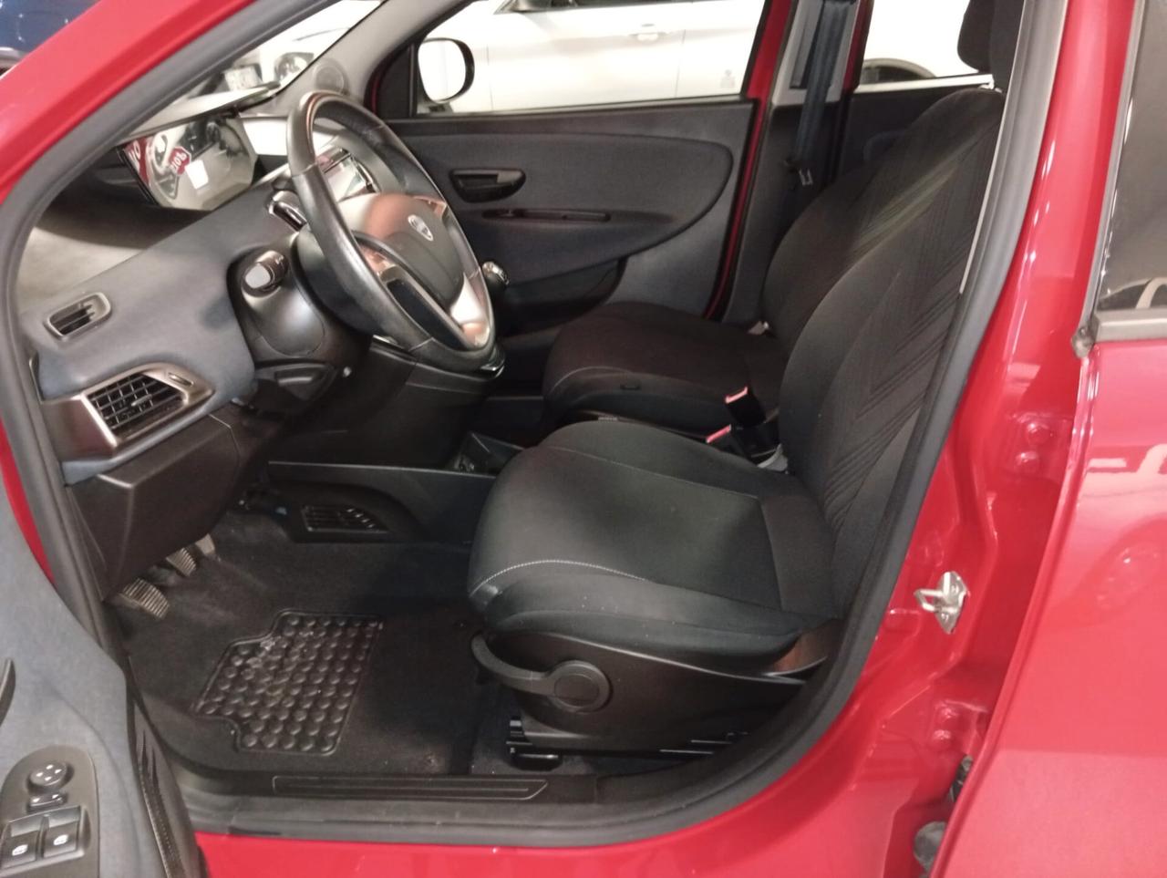 Lancia Ypsilon 1.0 FireFly 5 porte S&S Hybrid Ecochic Gold