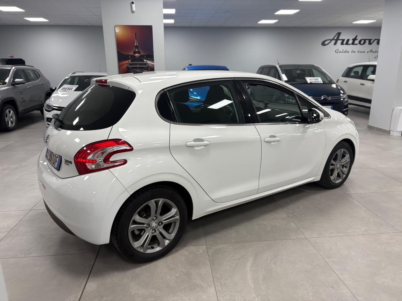 Peugeot 208 1.6 hdi 92 CV 2013 neopatentati