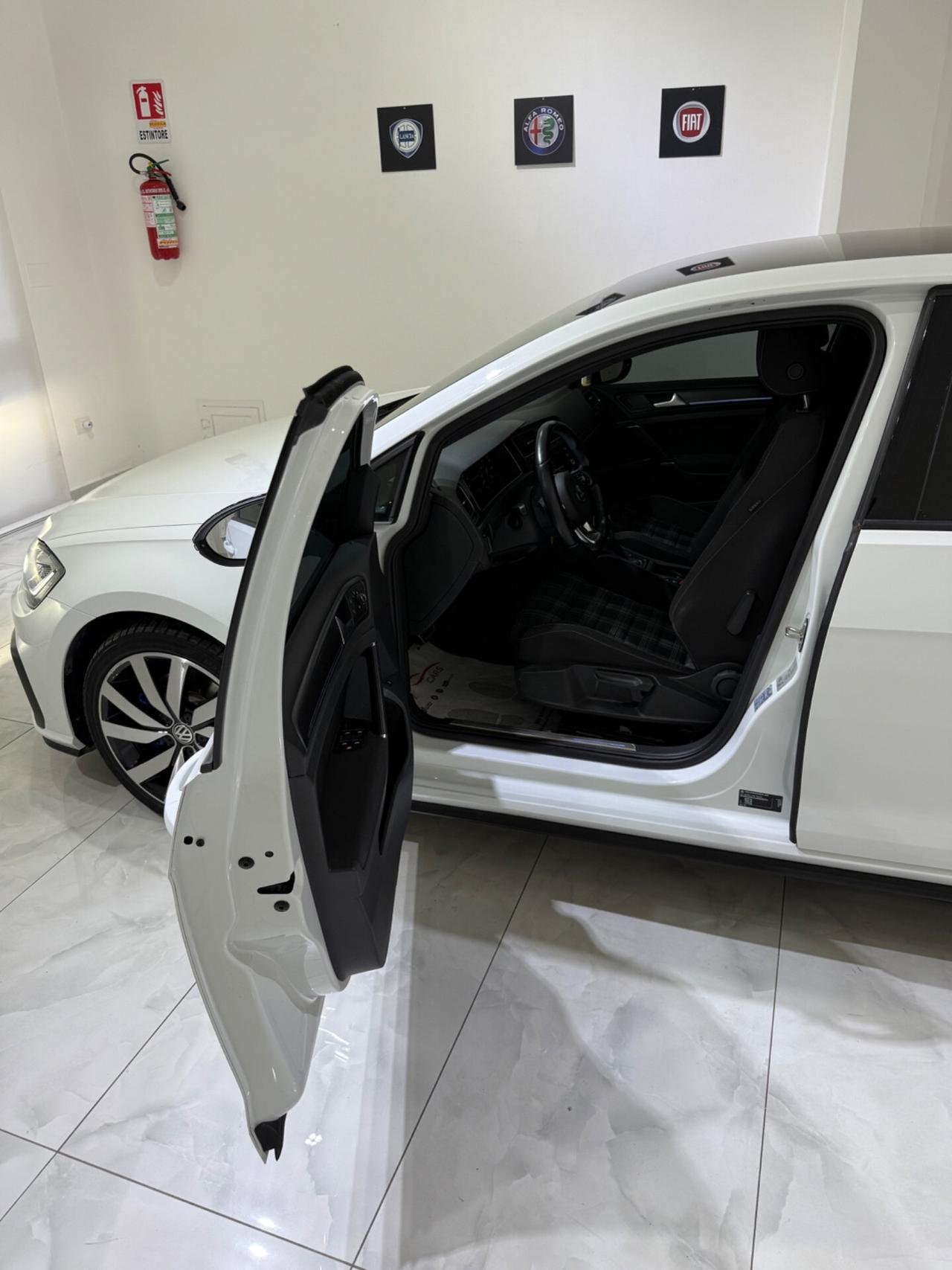 VOLKSWAGEN GOLF GTE UNICO PROPRIETARIO