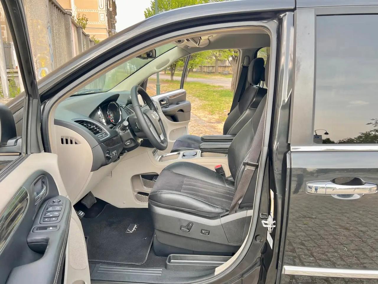 Lancia Voyager 2.8 Turbodiesel Platinum 177 CV