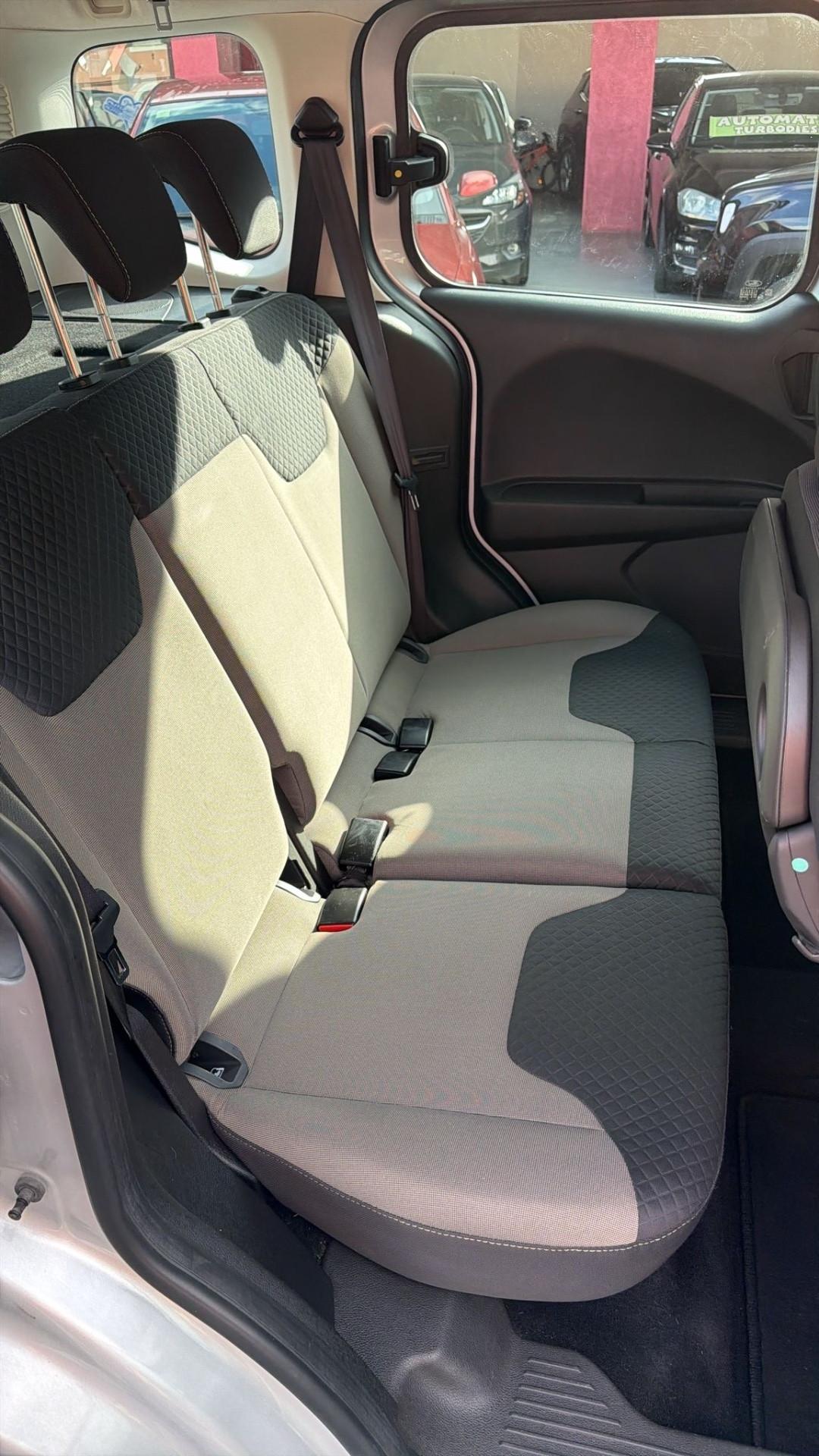 Ford Tourneo Courier 1.5 TDCI 95 CV Titanium