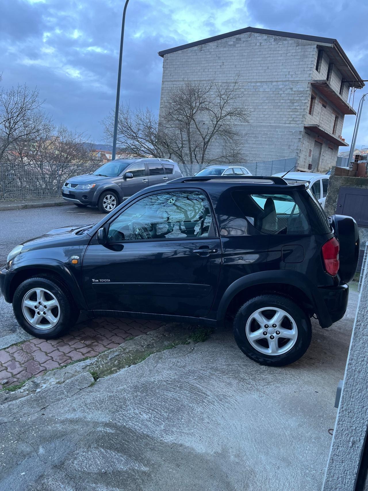 Toyota RAV 4 RAV4 2.0 Tdi D-4D cat 3 porte Sol