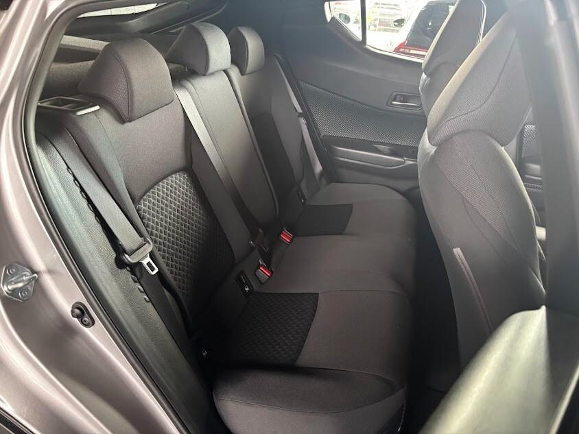 Toyota C-HR 1.8 Hybrid E-CVT Business