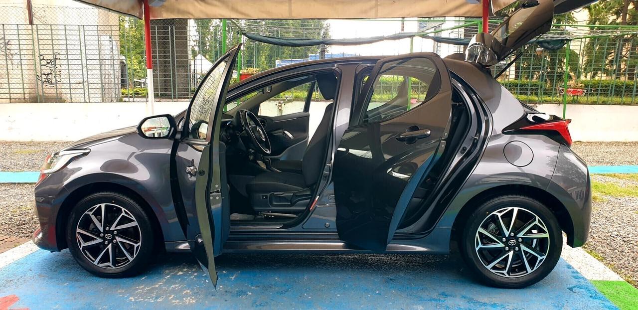 TOYOTA YARIS 1.5 BENZINA/HYBRID DICEMBRE 2022.FULL OPTIONAL