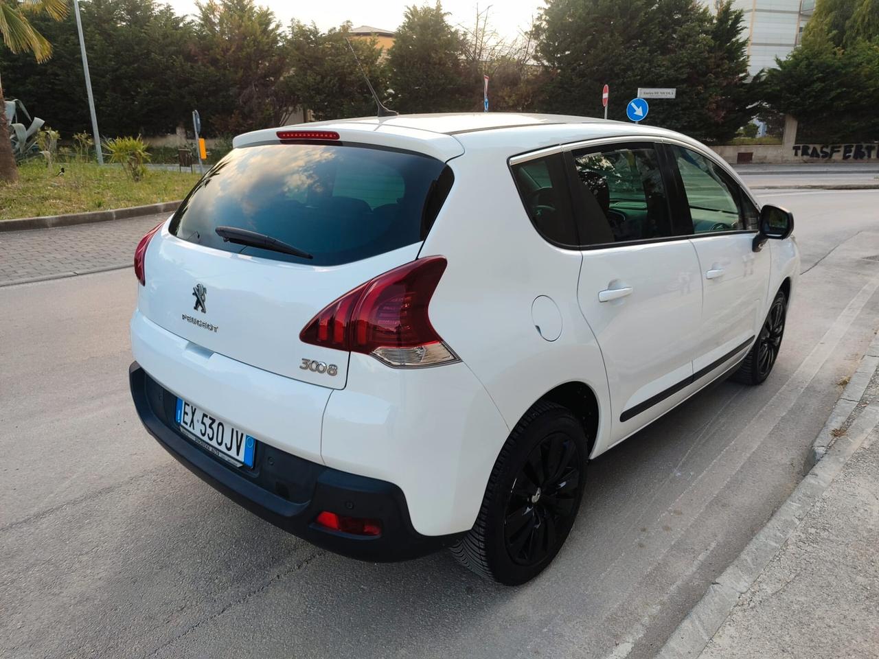 Peugeot 3008 1.6 HDi 115CV Active!!