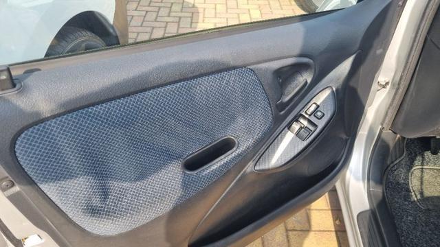 TOYOTA Yaris 1.0i 16V cat 5 porte Sol