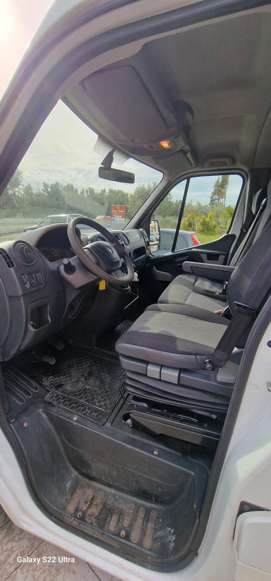 Renault Master T35 2.3 dCi/130 ISOTERMICO