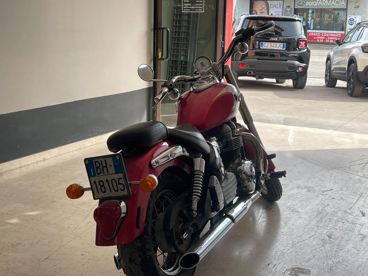 Triumph BONEVILLE AMERICA 800CC