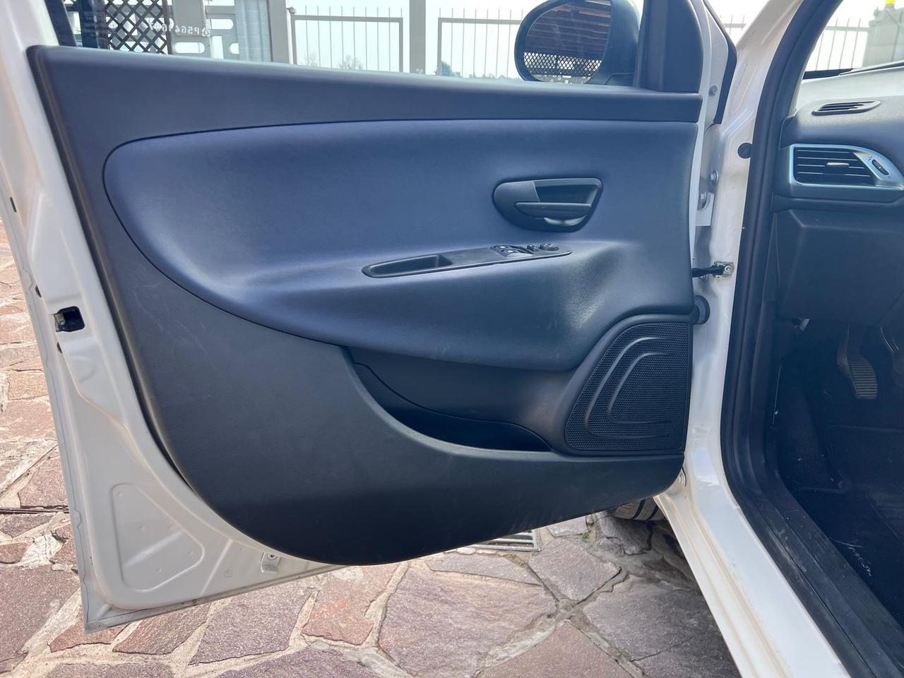 Lancia Ypsilon 1.0 FireFly MHEV #9823