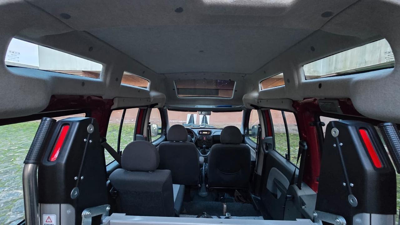 FIAT DOBLO' CON PEDANA DISABILI