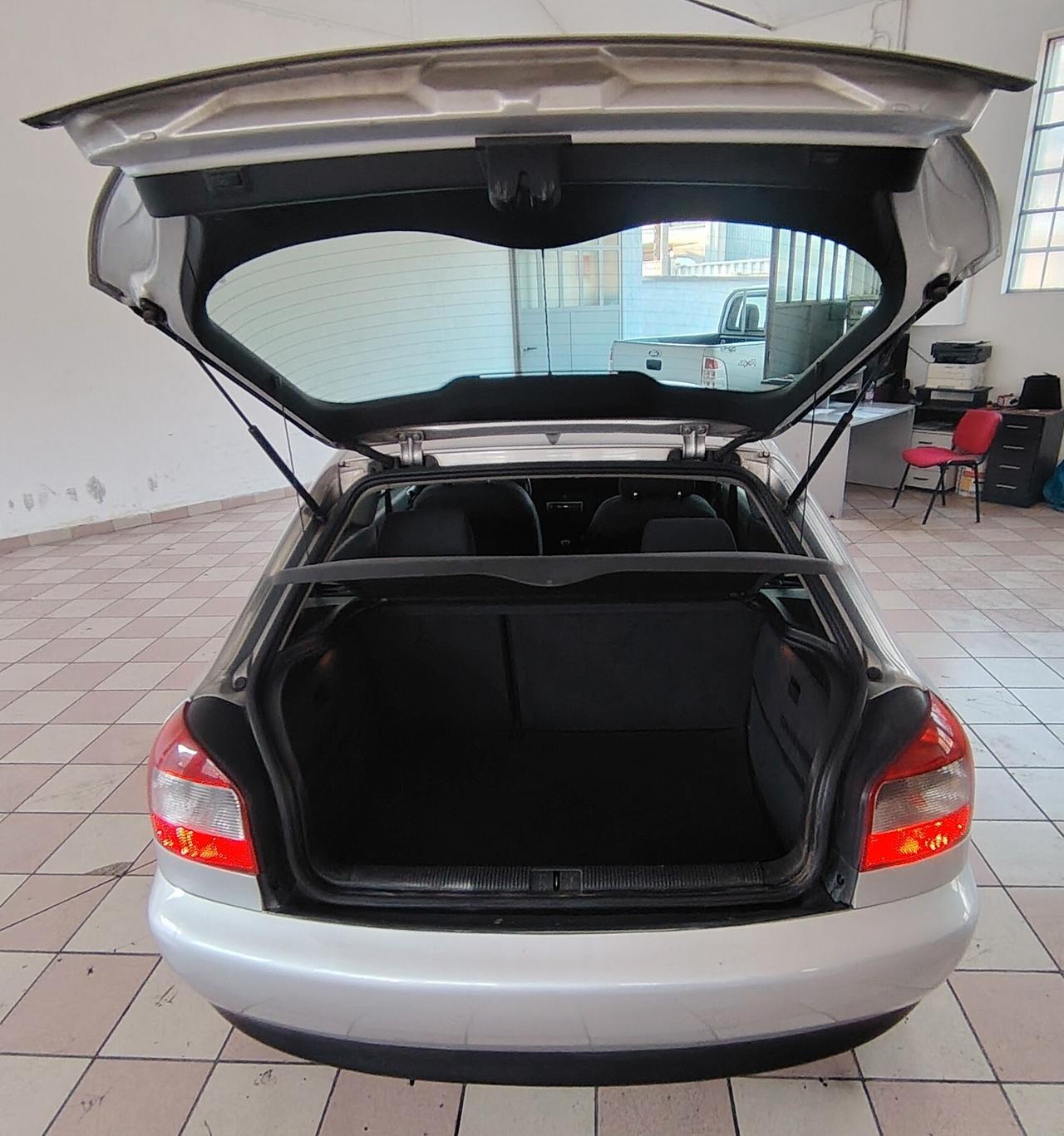 Audi A3 1.9 TDI/110 CV cat 3p. Attraction