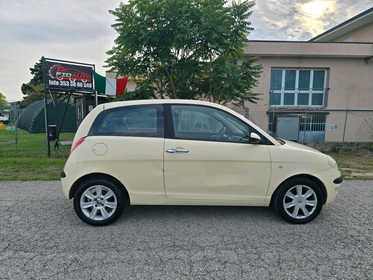 Lancia Ypsilon 1.2 Benzina con GARANZIA - NEOPATENTATI