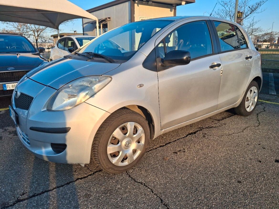 Toyota Yaris 1.0 5 porte Sol