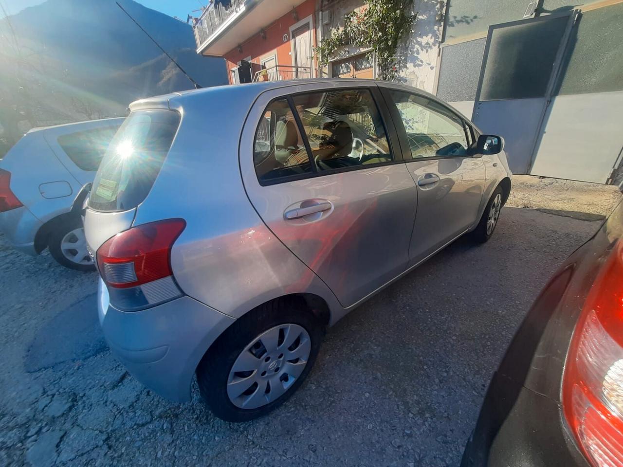 Toyota Yaris 1.0 5 porte