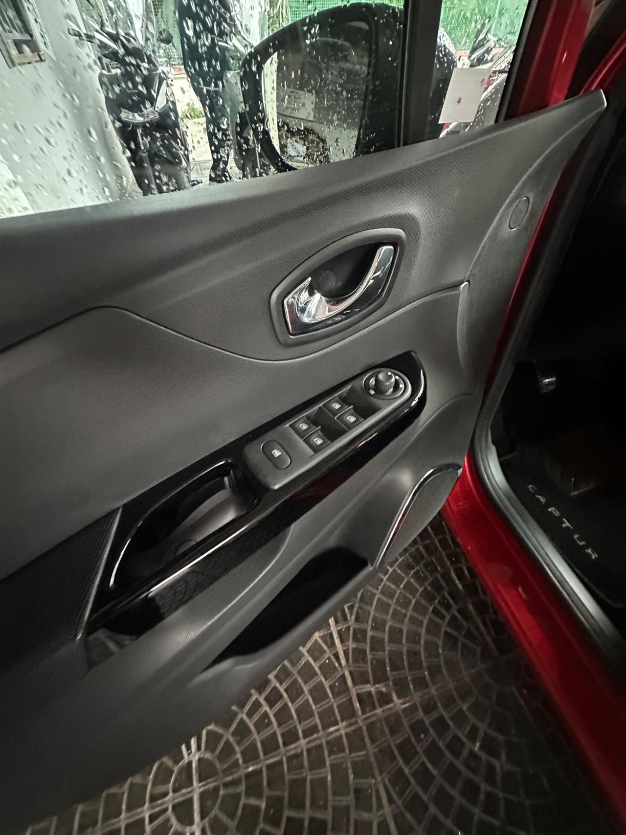 Renault Captur dCi 8V 110 CV Start&Stop Energy Iconic