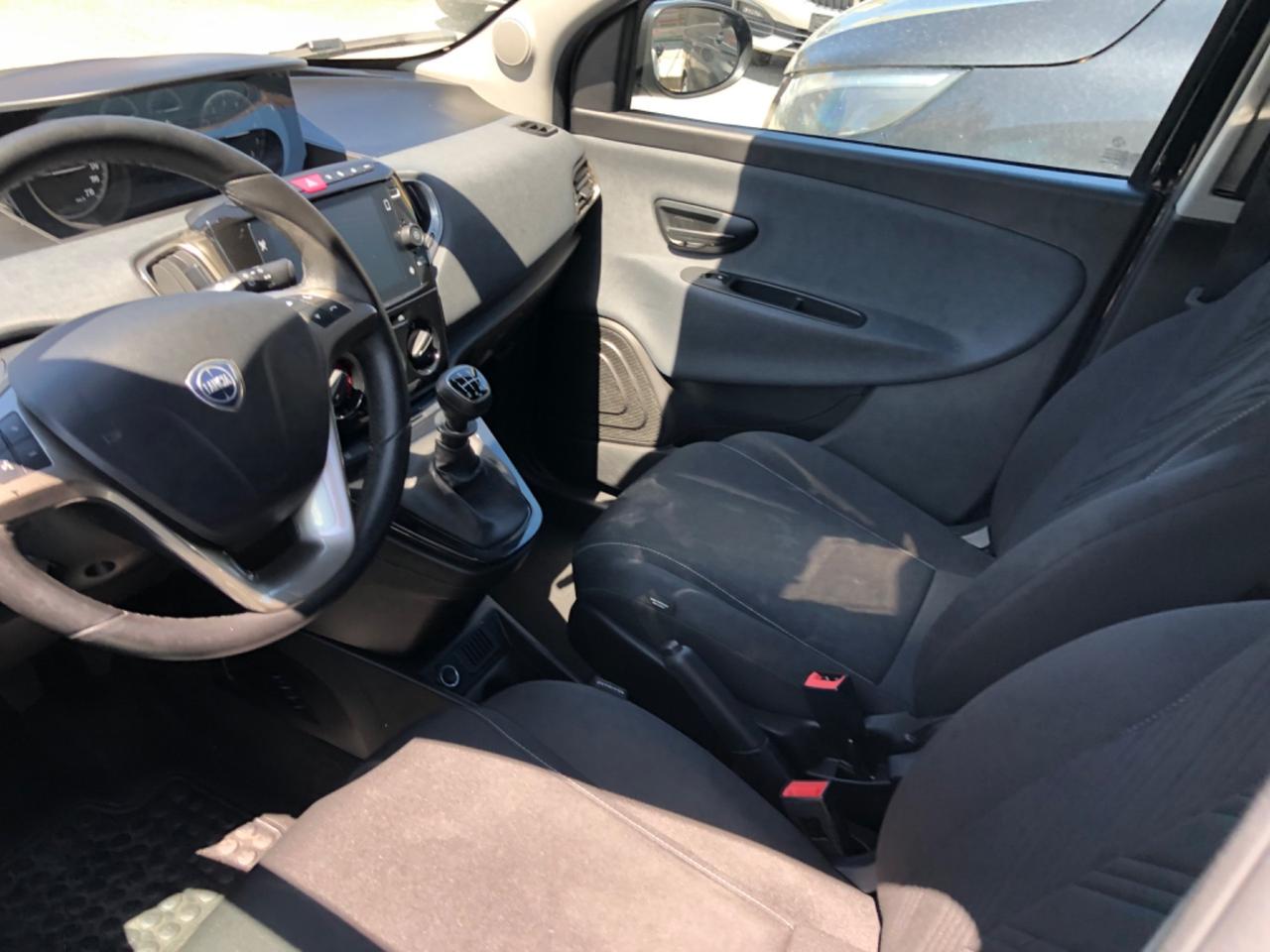 Lancia Ypsilon 1.0 FireFly 5 porte S&S Hybrid Gold