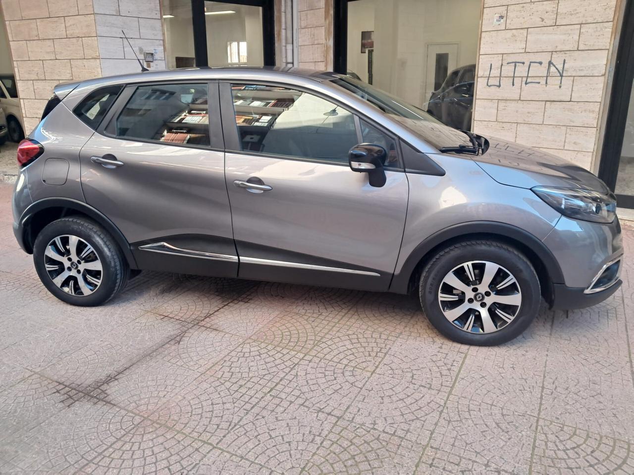 RENAULT CAPTUR 1.5 Diesel-NEOPATENTATI-NAVY-Euro8990