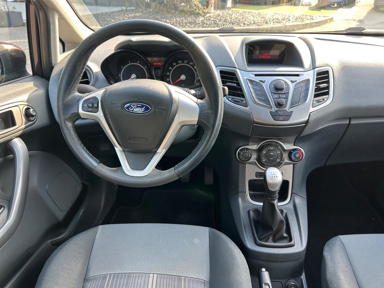 Ford Fiesta 1.2 82 CV 5 porte Titanium * Neo patentati *