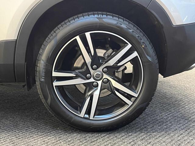 VOLVO XC40 D4 AWD Geartronic R-design LED|GANCIOTRAINO|19'