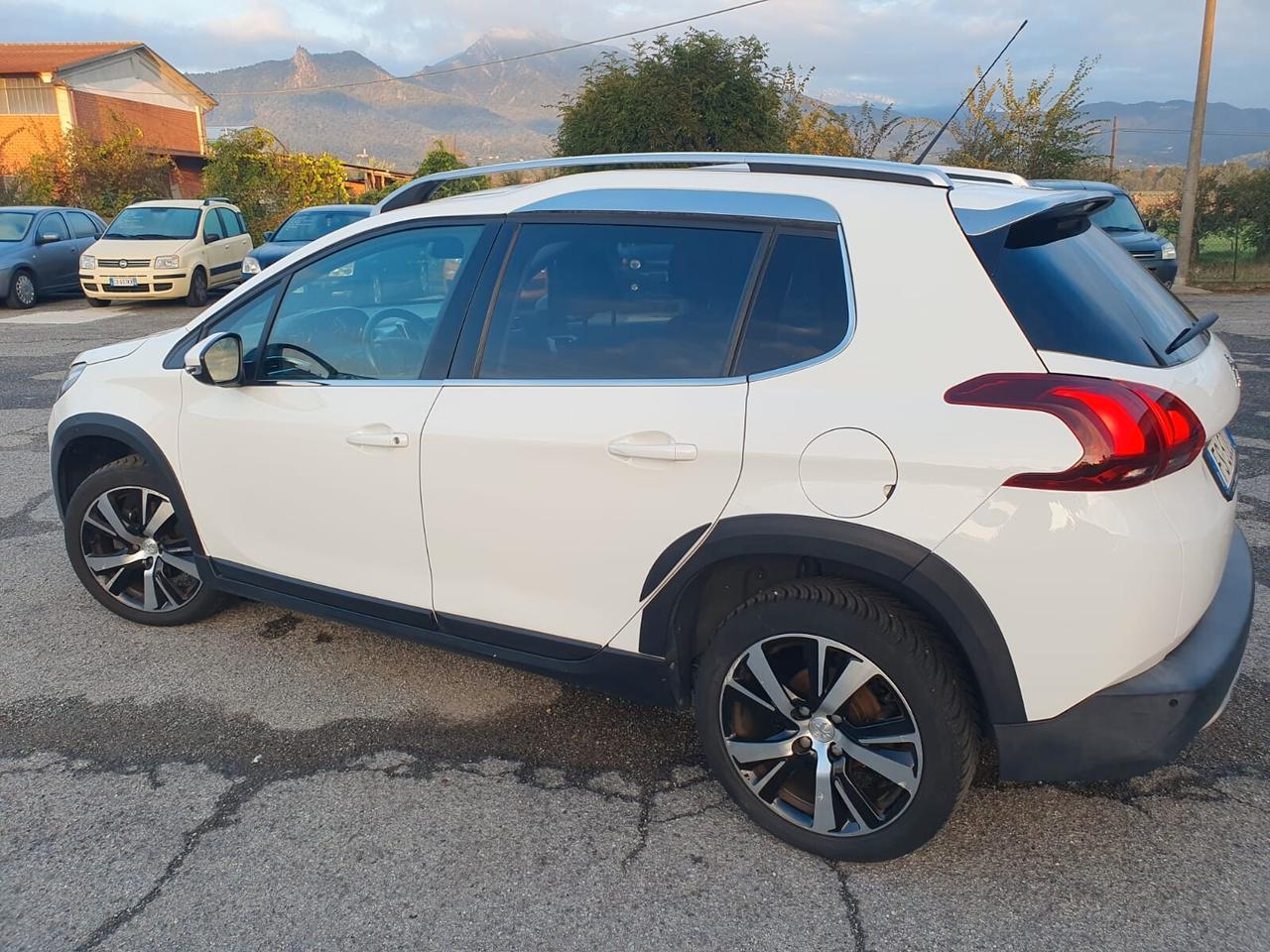 Peugeot 2008 PEUGEOT 2008 Pure Tech 110CV ALLURE