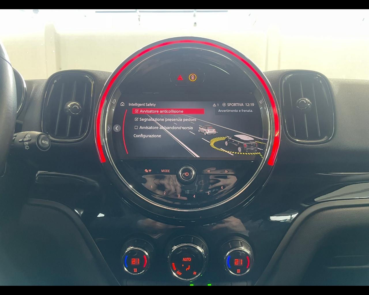 MINI Mini Countrym.(F60) - Mini 2.0 Cooper D Essential Countryman