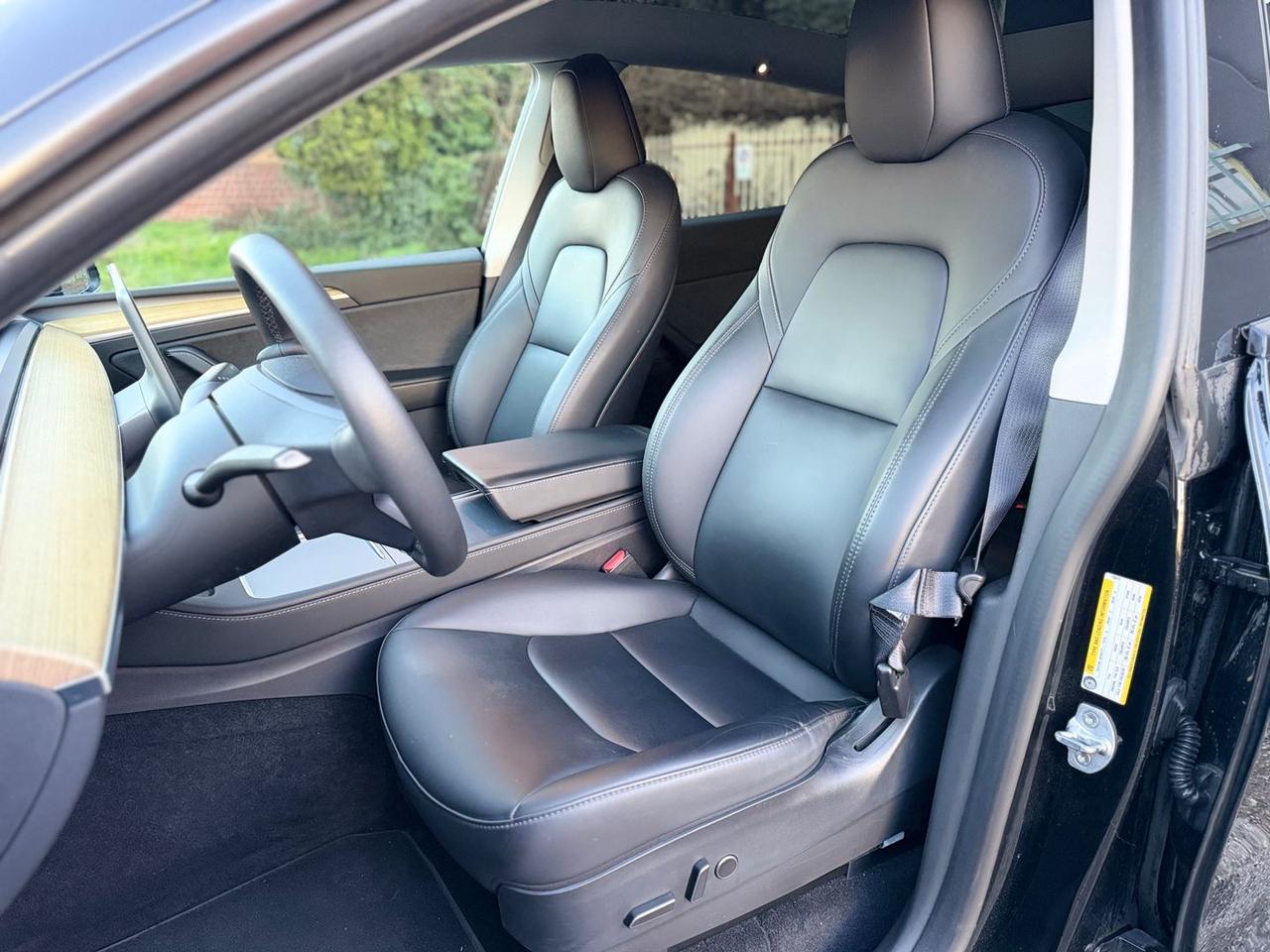 Tesla Model Y Maximum Range / Premium #9286