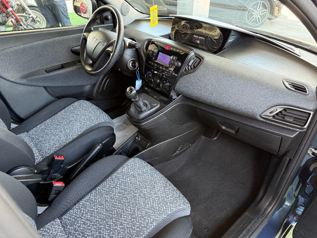 LANCIA - Ypsilon 1.0 firefly hybrid Silver s&s 70cv