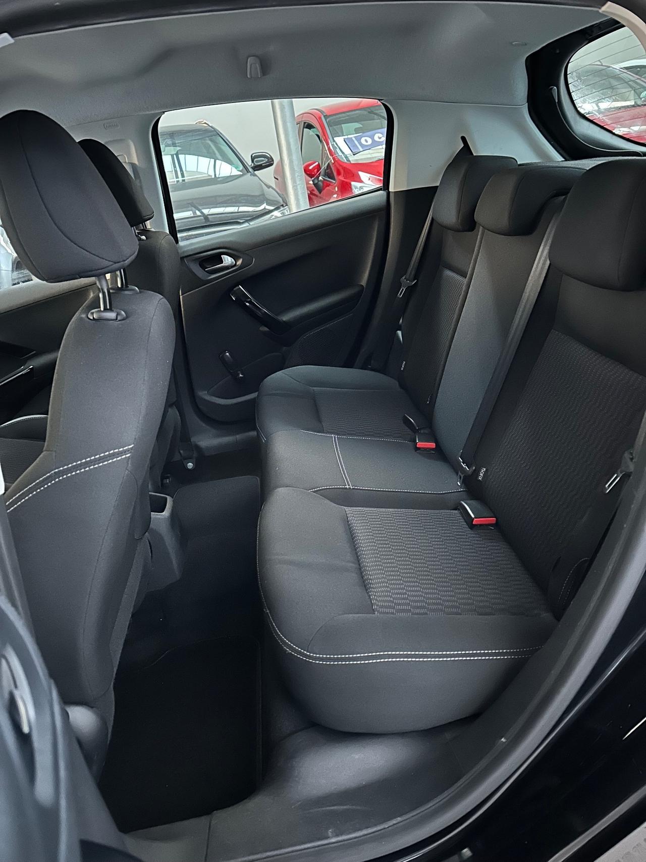 Peugeot 208 PureTech 82 5 porte Allure