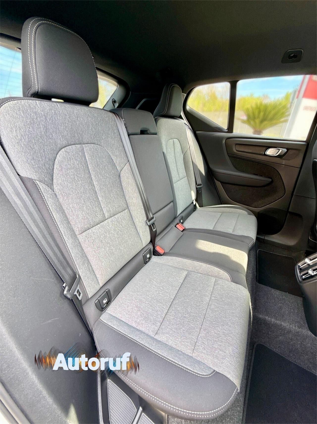 Volvo XC40 Mild Hybrid B3 163cv Crystal White