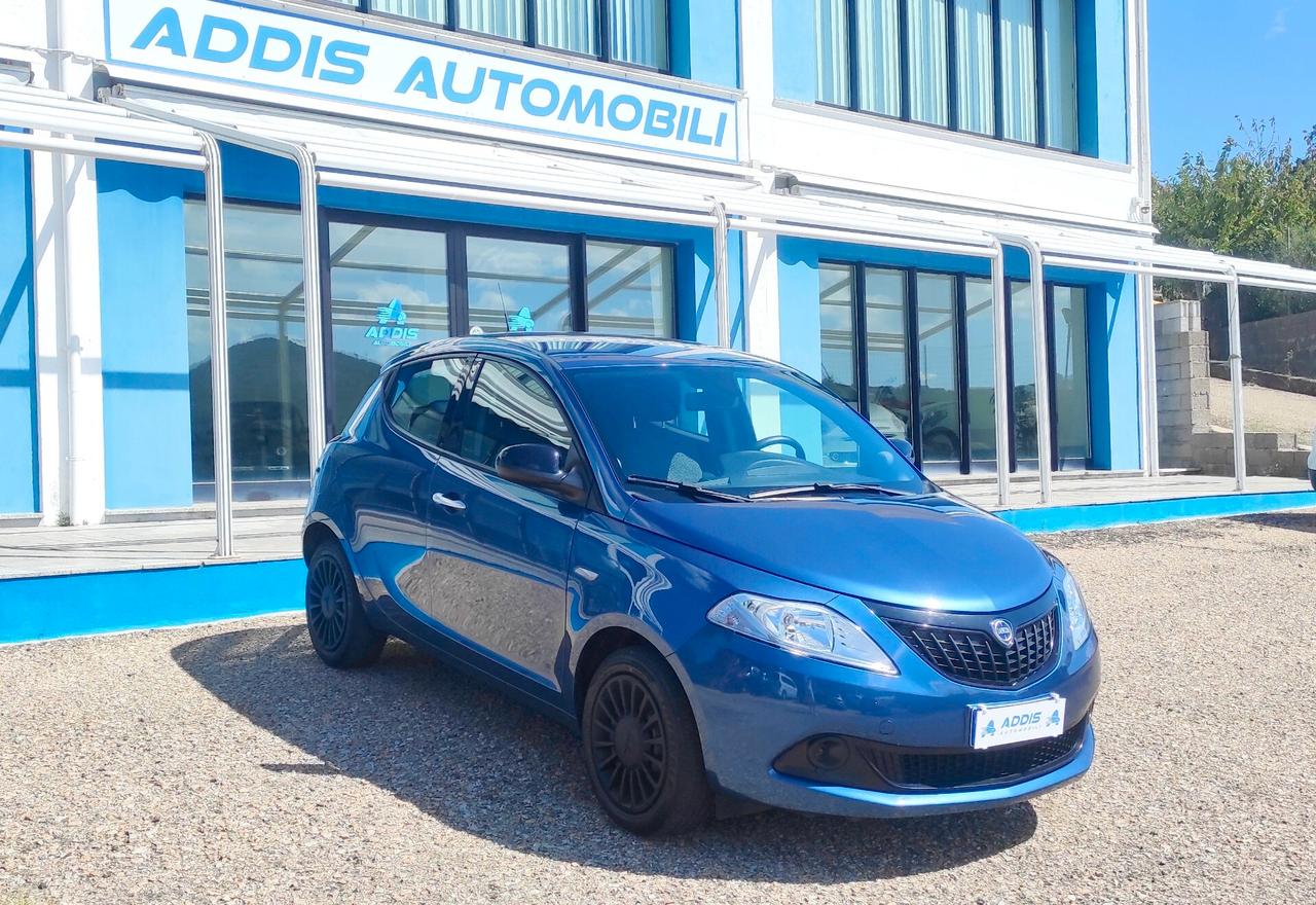 Lancia Ypsilon 1.0 FireFly 5 porte S&S Hybrid Silver