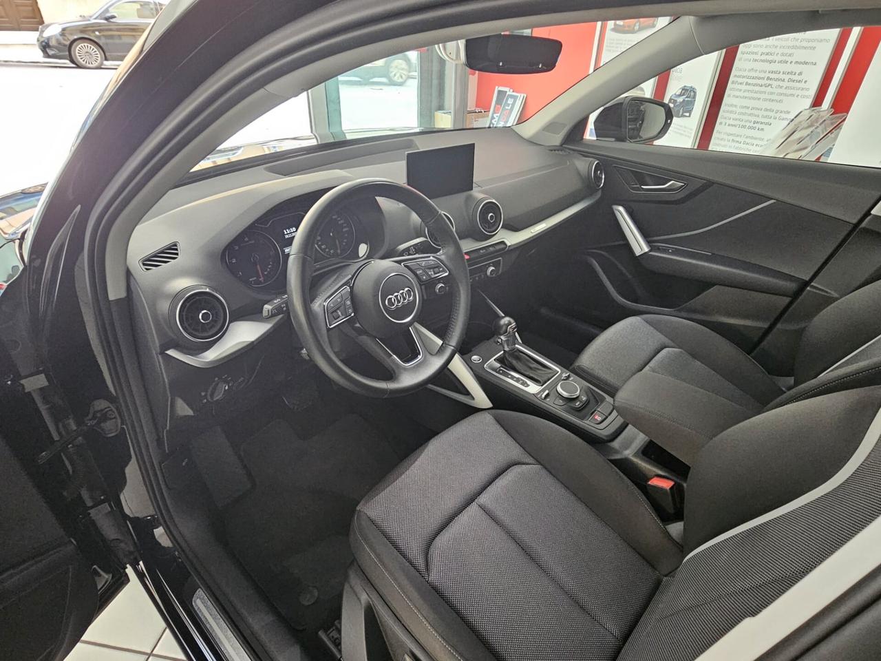 Audi Q2 35 TDI S tronic Identity Black