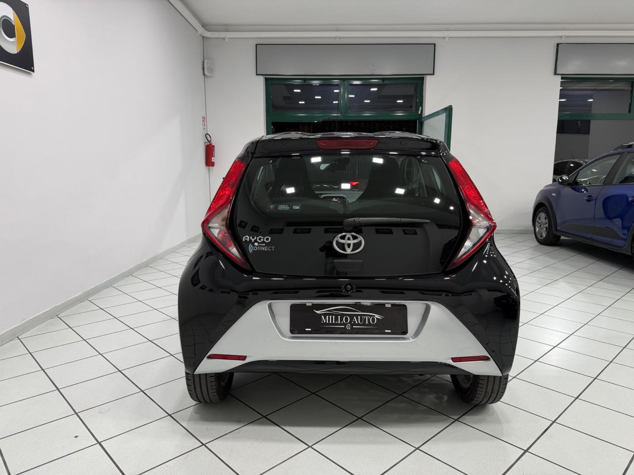 Toyota Aygo Connect 1.0 VVT-i 72 CV 5 porte x-clusiv