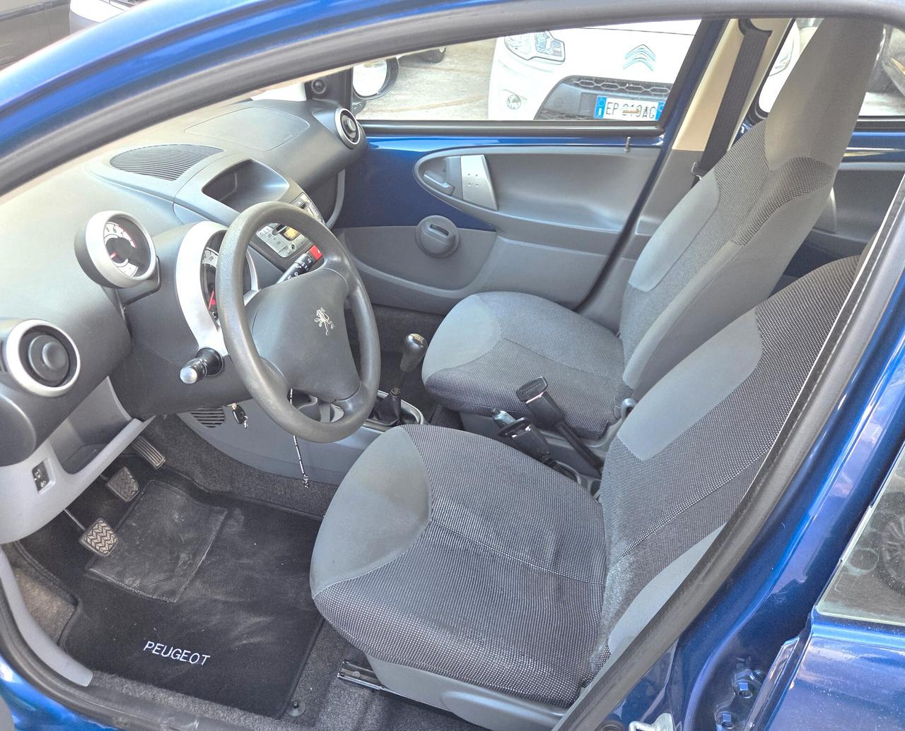 Peugeot 107 1.0 68CV 5p. TAGLIANDATA CLIMA RADIO