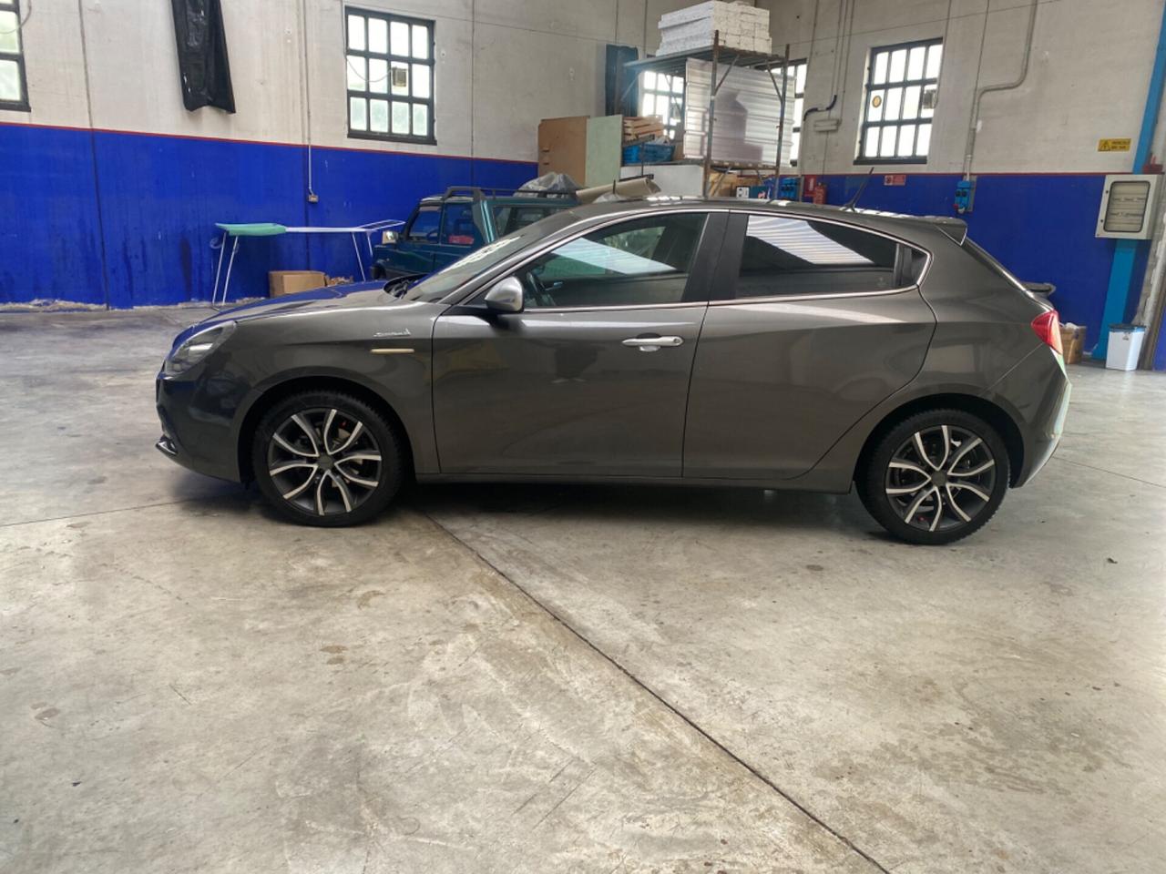 Alfa Romeo Giulietta 1.6 allest esterno quadrifoglio