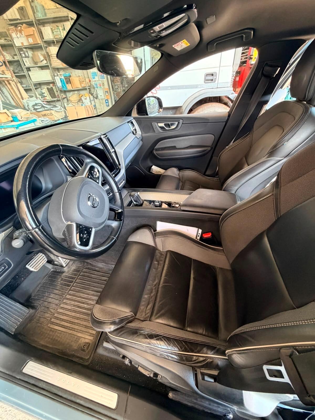 Volvo XC 60 XC60 B4 (d) AWD automatico Ultimate Dark N1