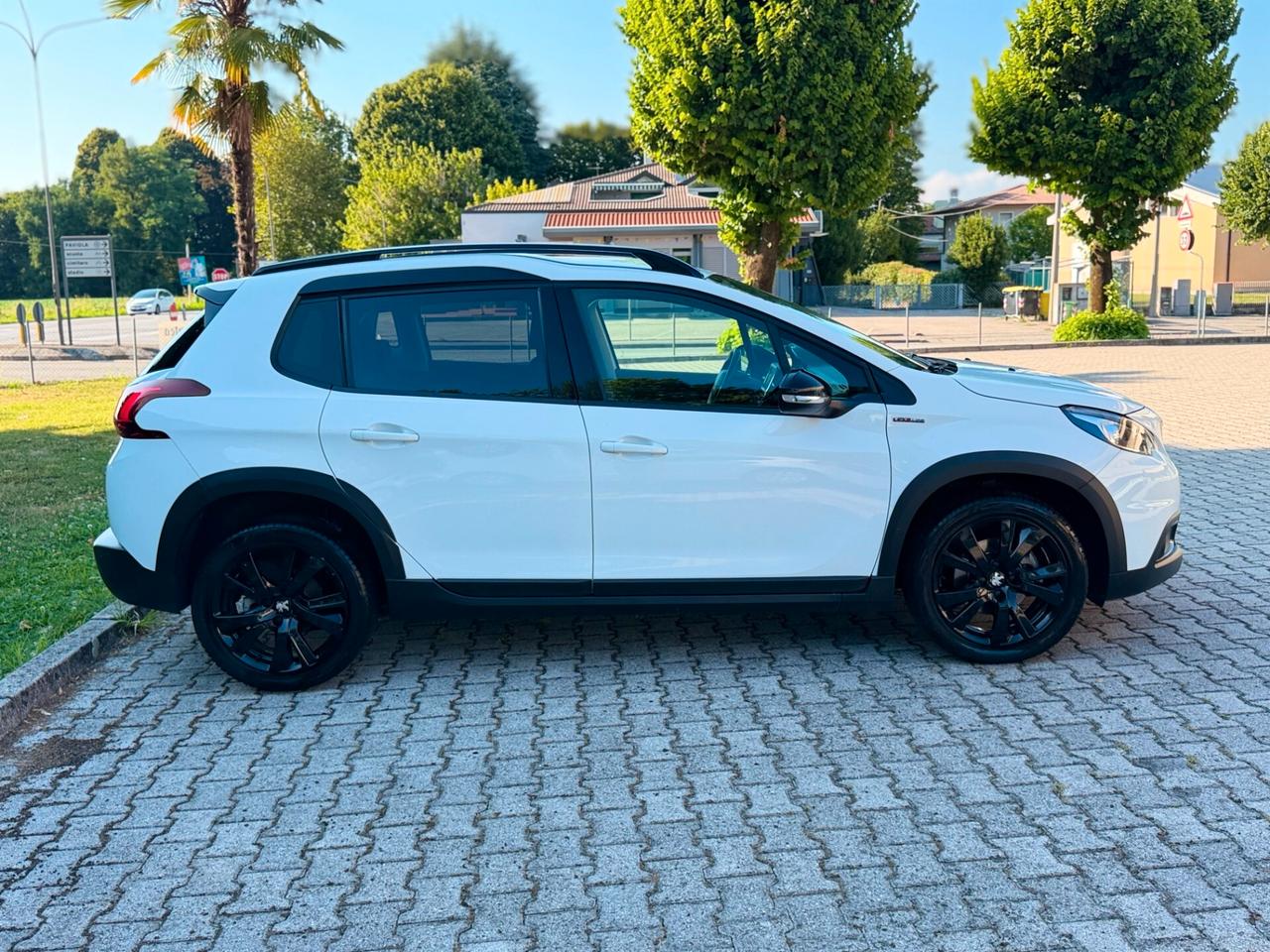 Peugeot 2008 PureTech Turbo 130 S&S Black Matt