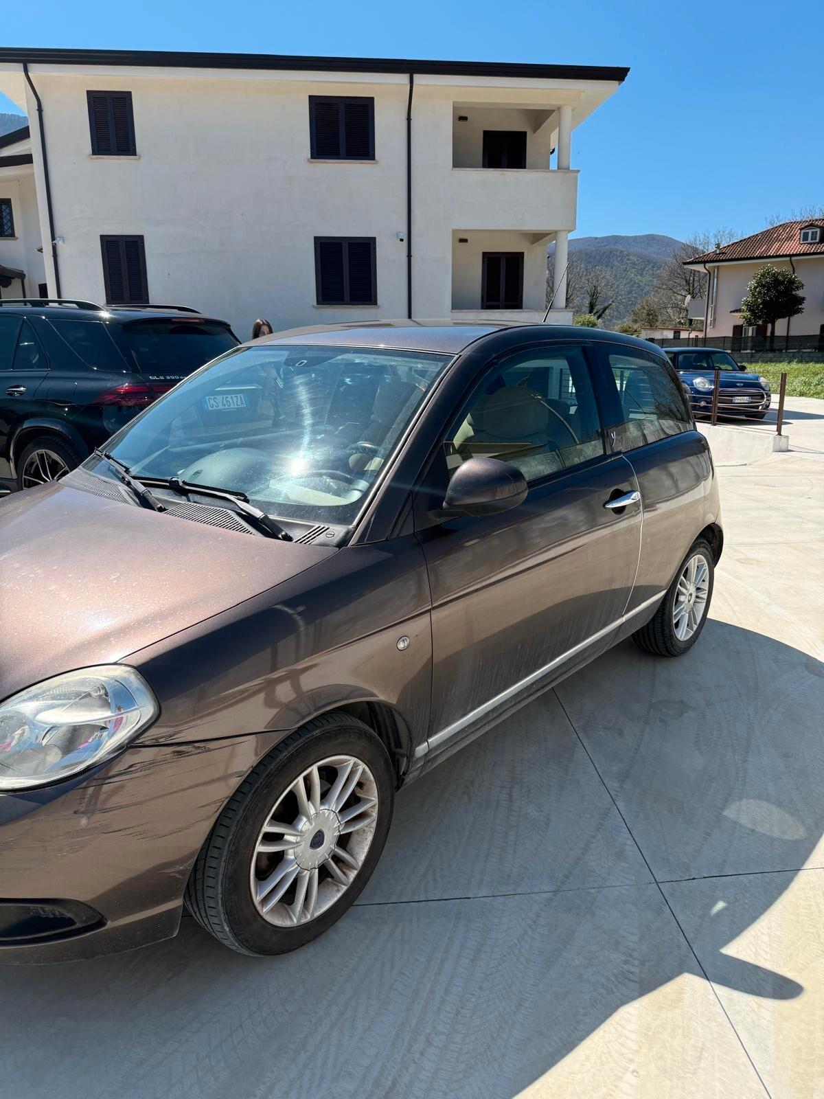 Lancia Ypsilon 1.3 MJT 75 CV Platino