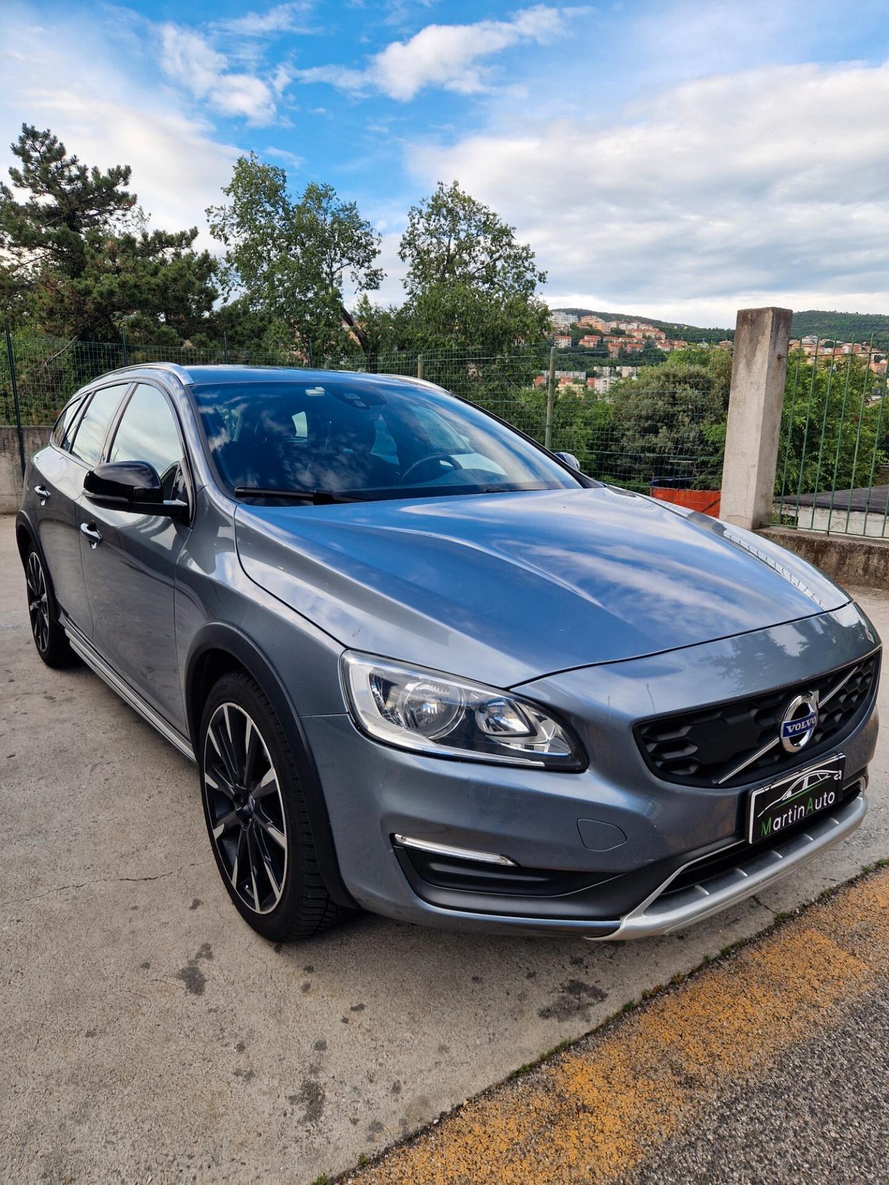 Volvo V60 Cross Country D3 Momentum