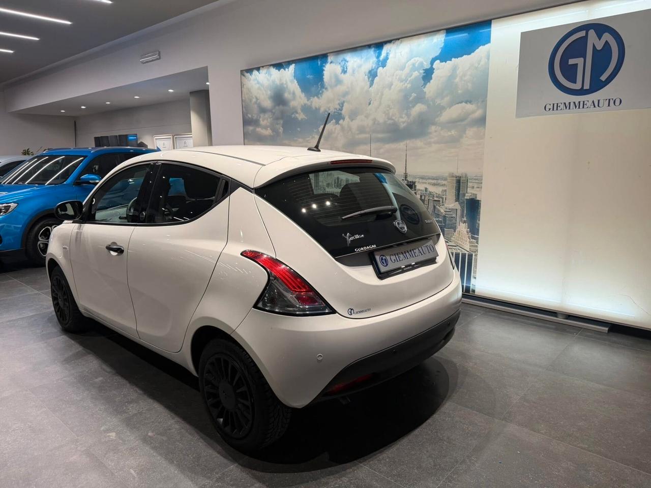 Lancia Ypsilon 1.0 FireFly 5 porte S&S Hybrid Ecochic Gold