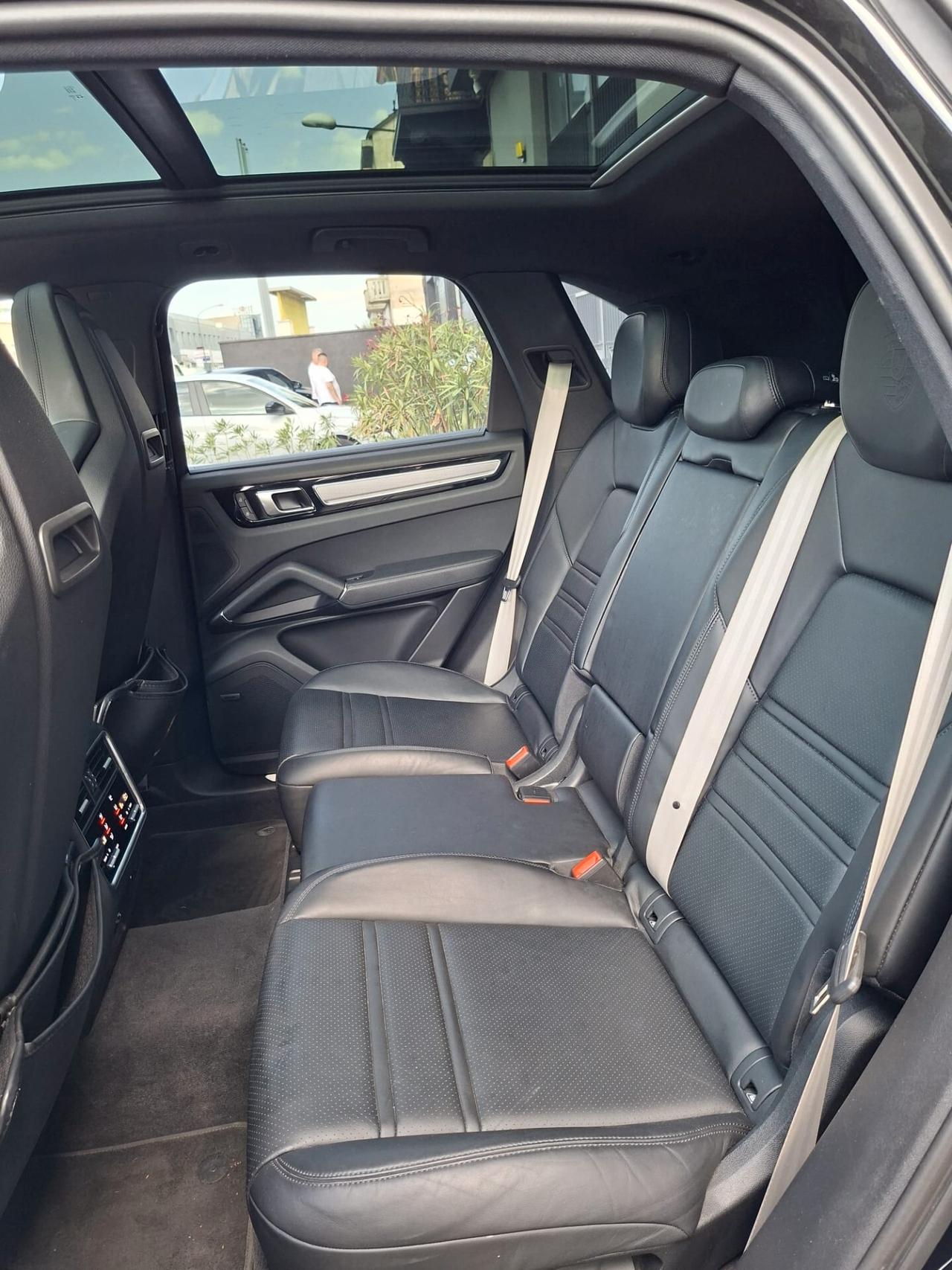 Porsche Cayenne 3.0 V6 E-Hybrid Platinum Edition