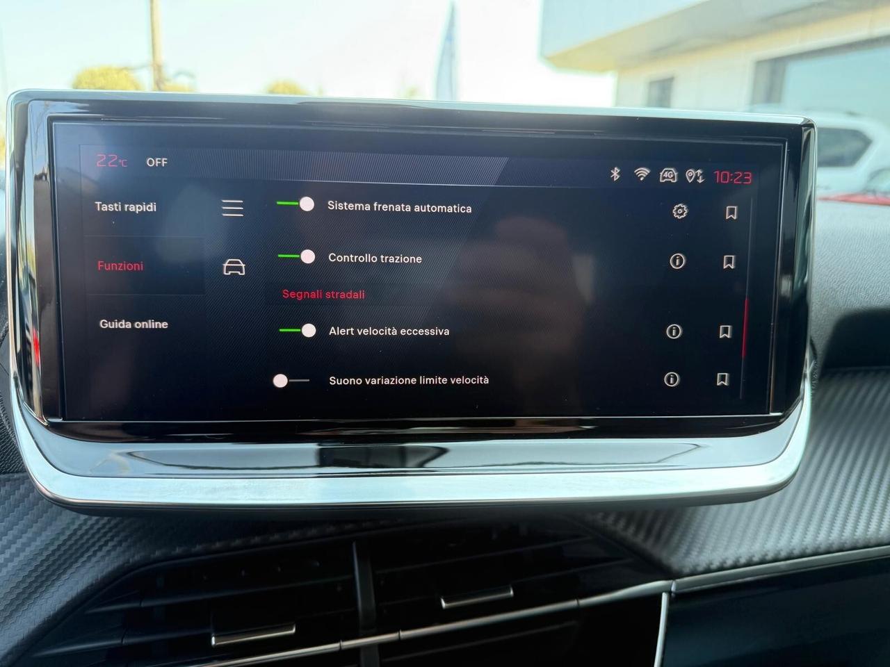 Peugeot 2008 PureTech 100 S&S Allure - ok neopatentati -