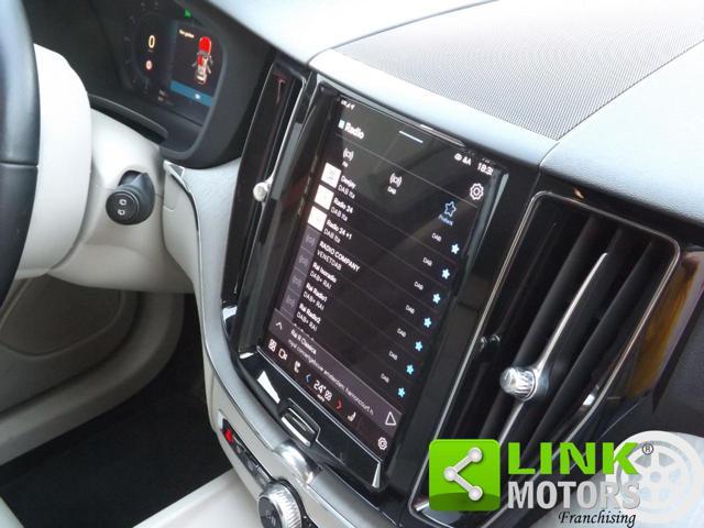VOLVO XC60 B4 (d) AWD automatico Plus Dark ben tenuta